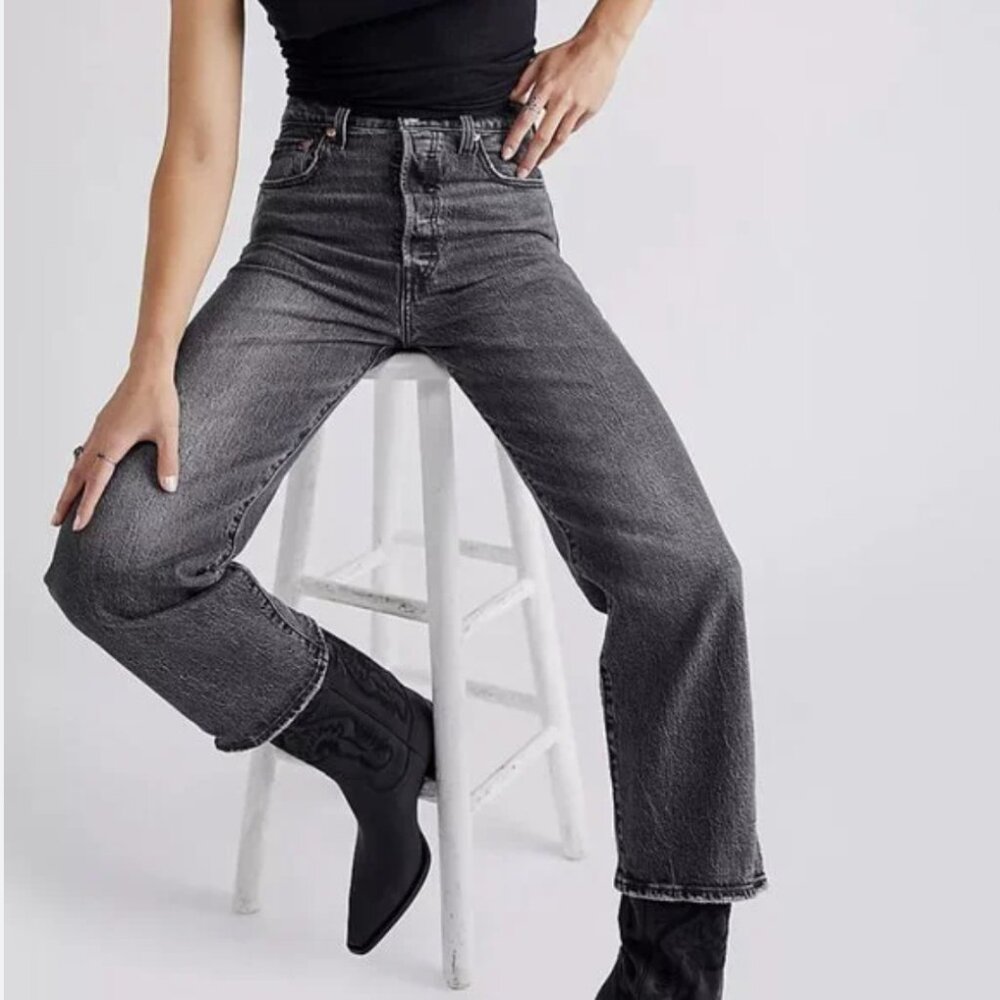 Levi's Ribcage Straight Ankle Women's Jeans in Distressed Black, Size 26